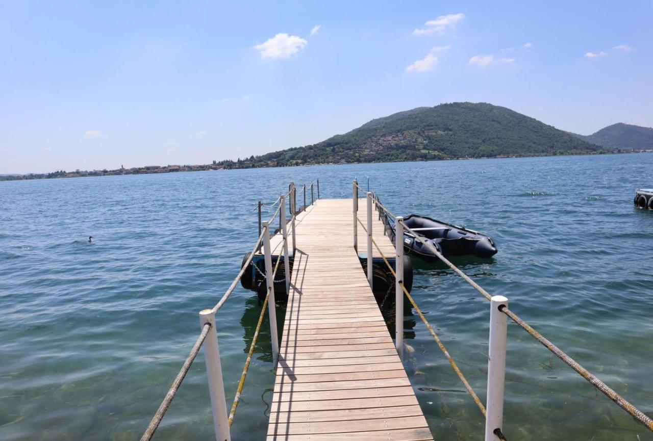 La Finestra "Sul Lago" Predore Exterior foto